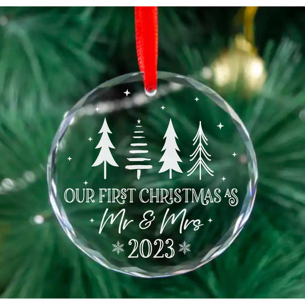Cyrstal glass ornament, Mr & Mrs with custom date 2023